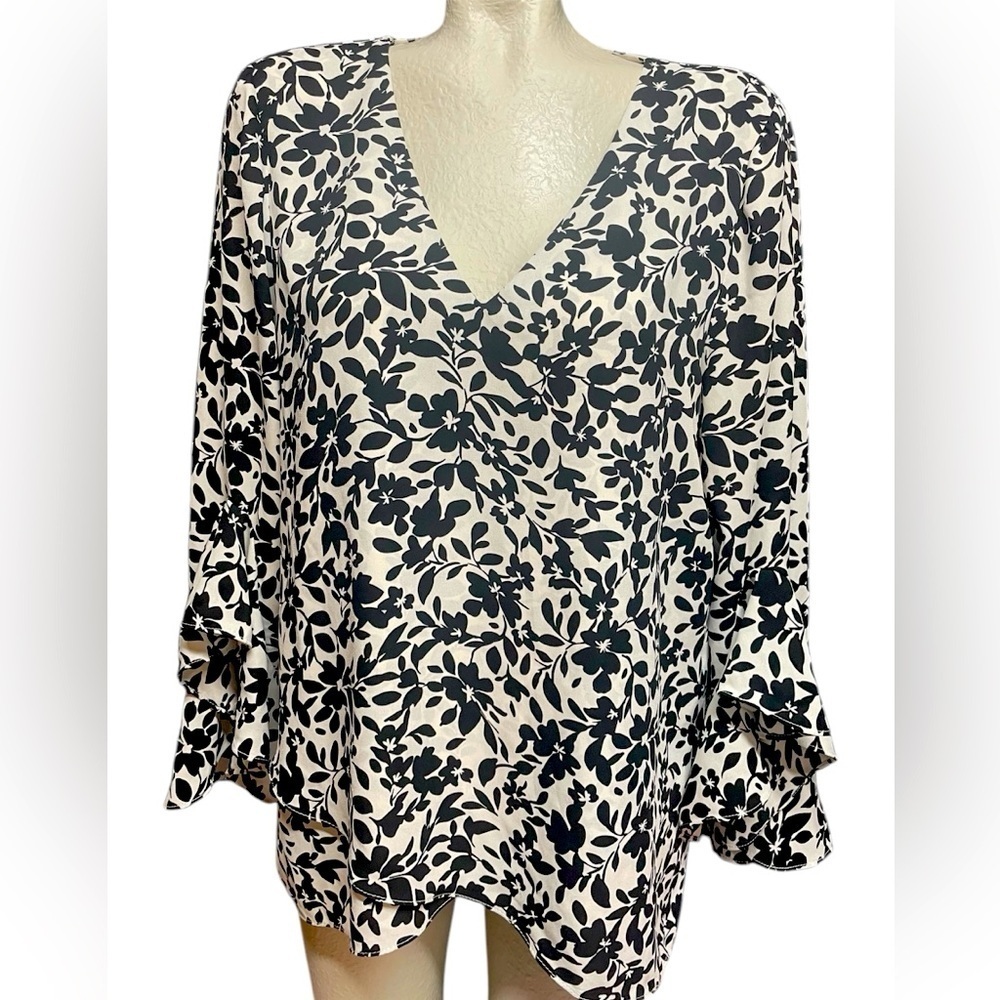 Vince Camuto Floral Black and White Women's Top, size L